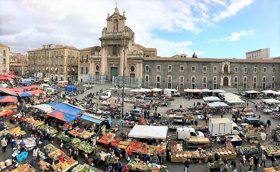 Re Carlo Rooms Catania Exterior foto